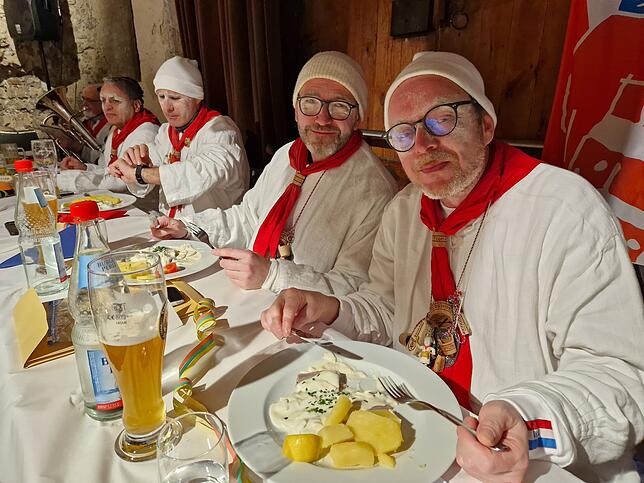 Bild 9: Die schönsten Bilder vom Heringsessen in Waldshut-Tiengen: Tradition und Genuss im Fokus