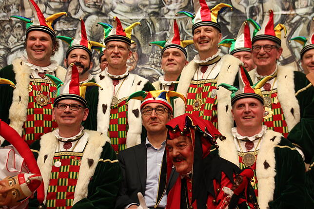 Bild 2: Cem Özdemir ist da! Die Bilder zum Empfang des Beklagten beim Narrengericht in Stockach (1)