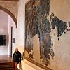 Dieses Wandgemälde im Franziskaner Museum, neben dem Treppenabgang zur Garderobe, ist ein Fragment, das vermutlich im 17. Jahrhundert in ...