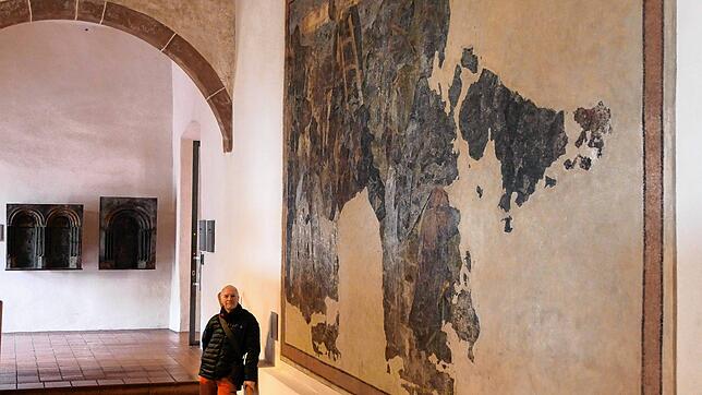 Dieses Wandgemälde im Franziskaner Museum, neben dem Treppenabgang zur Garderobe, ist ein Fragment, das vermutlich im 17. Jahrhundert in ...