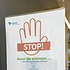 Stop: Die rote Corona-Hand gilt für alle Bereiche des Lebens.