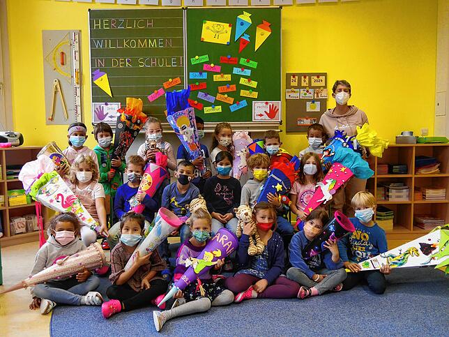 Die Schülerinnen und Schüler der Klasse 1b an der Teggingerschule Radolfzell mit ihrer Lehrerin Silke Richter.