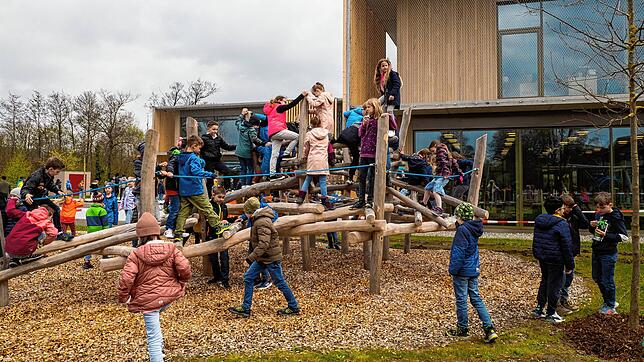 Die Eltern müssen in Oberteuringen ab September tiefer in die Tasche greifen. Unter anderem werden die Kosten für die Betreuung in der ...