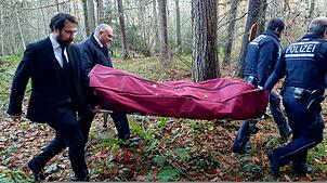 In einem abgelegenen Wald bei Überlingen ist am 19. November ein Toter in einer aus Planen hergstellten Hütte gefunden worden. Der ...