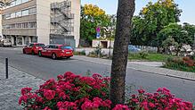 In der Schwenninger Bürkstraße wird für dieses Freigelände (im Bild rechts) eine neue Kindertagesstätte geplant. Das ...