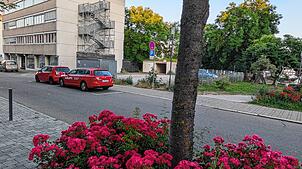 In der Schwenninger Bürkstraße wird für dieses Freigelände (im Bild rechts) eine neue Kindertagesstätte geplant. Das ...