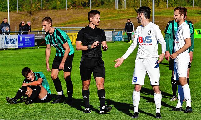 Bild 30: FC Zell übernimmt mit dem 2:1 beim FC Erzingen die Tabellenführung &ndash; und wir haben die Bilder!