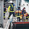 Die Feuerwehr sucht nach dem verunglückten Piloten im Bodensee.