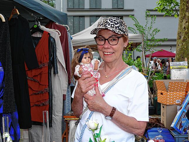 Claudia Rothmund aus Engen will sich nach vielen, vielen Jahren von ihrer Puppe Melanie trennen – aber nur gegen angemessenes Geld.