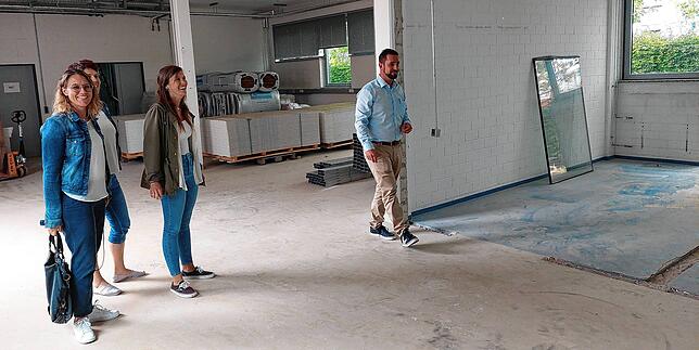 Ins Erdgeschoss kommen unter anderem eine Garderobe, Team- und Büroräume, Toiletten, Atelier, Werkstatt, Mensa und Küche sowie Schlaf- ...