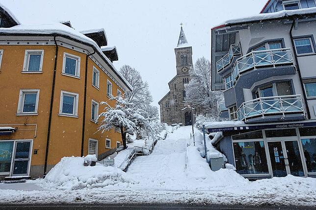 Einladend: Eine Treppe in Bonndorf gleicht am Donnerstag einer Rodelbahn.