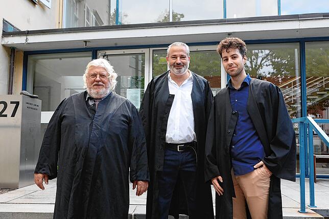 Die Verteidiger der beiden angeklagten Brüder vor dem Landgericht Konstanz: Joachim Müller, Tomislav Duzel und Jonas Geiger (von links)