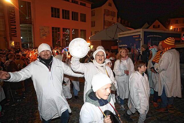 Bild 15: Ganz in Weiß: Im Nachthemd durch die Gassen von Konstanz: Das gibt es nur beim Hemdglonkerumzug