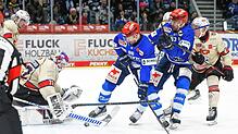 Alex Trivellato (Bildmitte) mahnt für das Saisonfinale mentale Stärke und Konzentration an. Bild: Müller