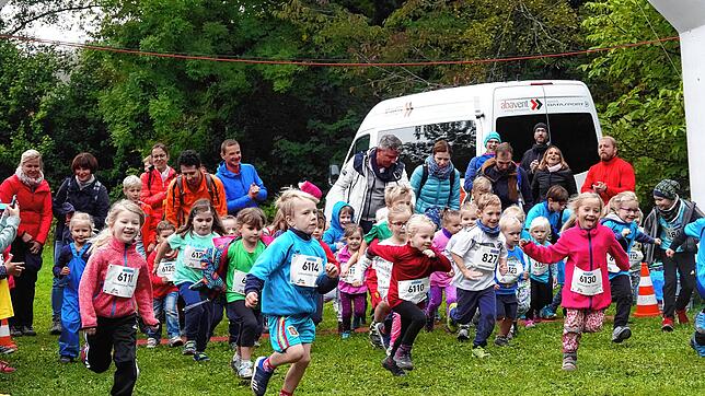 Das Bild zeigt eine Szene des Kinderlaufes aus dem vergangenen Jahr. 2020 findet der TVM-SÜDKURIER-Gehrenberglauf aufgrund der ...