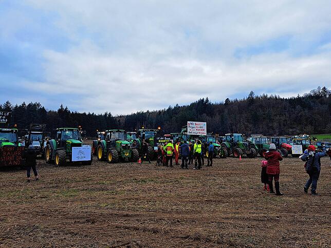 Bild 3: Protest der Landwirte &ndash; Bilder der Sternfahrt nach Horheim am Montag