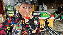 Direkt vom Erzeuger – da schmeckt der Apfel besonders gut. Bei der Radtour vom Bodensee nach St.Gallen kommt der Radler an vielen ...