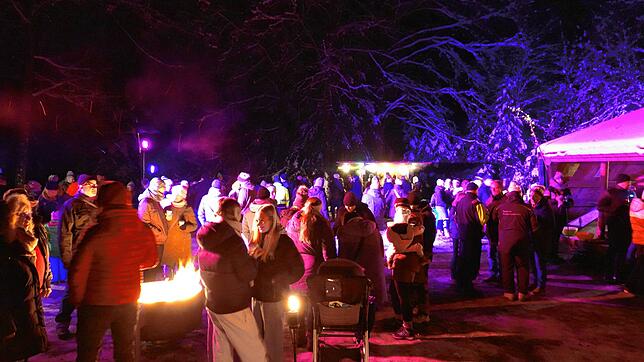 Mitten im Wald: Die Kolpingsfamilie Rotzingen feiert zum zehnten Male am Abend vor Heiligabend die Geburt Christi zusammen mit ...
