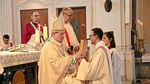 Noch ist Lukas Nagel Diakon (hier ein Bild von der Weihe), doch in ein paar Wochen kann er als Priester seine erste Messe abhalten. ...