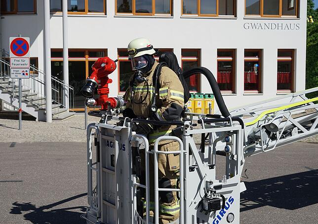 Die Drehleiter aus Meersburg wird sowohl zur Personenrettung als auch zum Löschen eingesetzt.