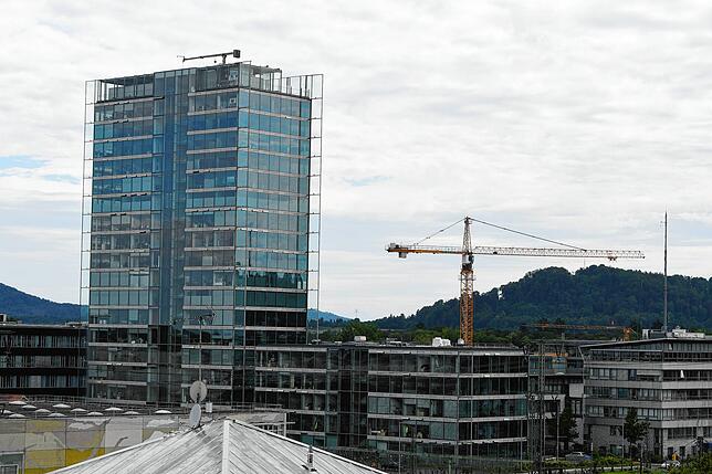 Der Hegau-Tower südlich des Bahnhofs wurde von Stararchitekt Helmut Jahn entworfen.