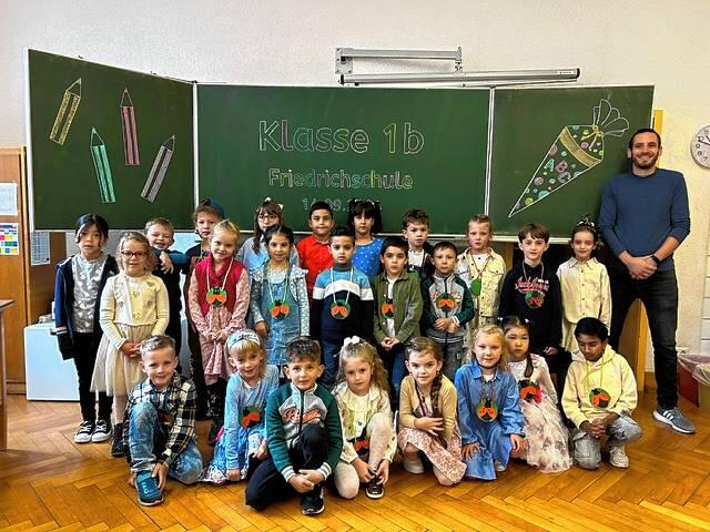 Die Klasse 1b der Friedrichschule Furtwangen mit Klassenlehrer Christoph Reichenbach.