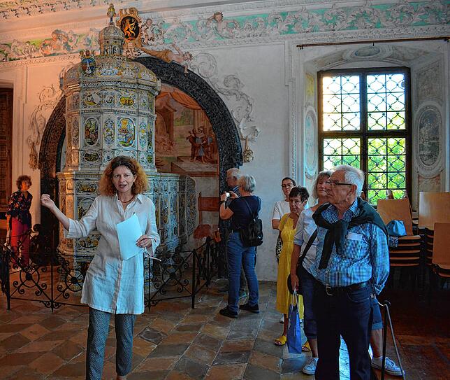 Birgit Rückert erzählt im ehemaligen Refektorium, dem Speisesaal des Klosters, von Konflikten zwischen Mönchen und Konversen (Laienmönchen).