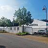 Ohne offizielle Baugenehmigung errichtet, aber schon in Betrieb: Die Leichtbauhalle auf dem Festplatz an der Talwiese.