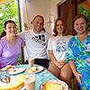 Die Familie Chynko ist glücklich über die neue Heimat in Konstanz und noch mehr über die Wohnung in Wallhausen (von links): Tanja, bei ...