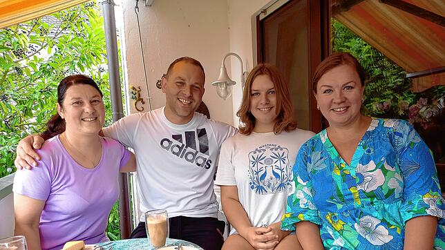 Die Familie Chynko ist glücklich über die neue Heimat in Konstanz und noch mehr über die Wohnung in Wallhausen (von links): Tanja, bei ...