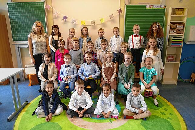 Sommertalschule in Meersburg: Die Klasse 1a mit ihrer Klassenlehrerin Caroline Friederich.