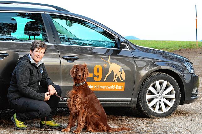Silke Dürrhammer leitet den K9 Stützpunkt Schwarzwald-Baar in Villinger Stadtbezirk Pfaffenweiler. Irish Setter Hündin Lynn ist ein ...