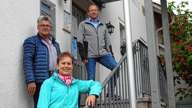 Sie stehen stellvertretend für alle Stahringer Ortschaftsrätinnen und -räte, die sich seit dem Jahr 2010 intensiv darum bemüht haben, ...