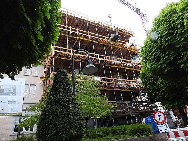 Klappt es noch mit dem Abschluss der Sanierungsarbeiten am Kornhaus vor den Sommerferien? Zumindest kann bislang der prognostizierte ...