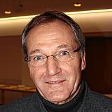 Rektor Franz Dury beruhigt die Eltern.