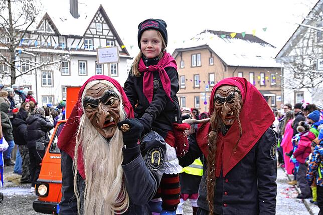 Bild 9: 75 Gruppen beim Fasnachtsumzug in St. Georgen: Wir haben die Bilder
