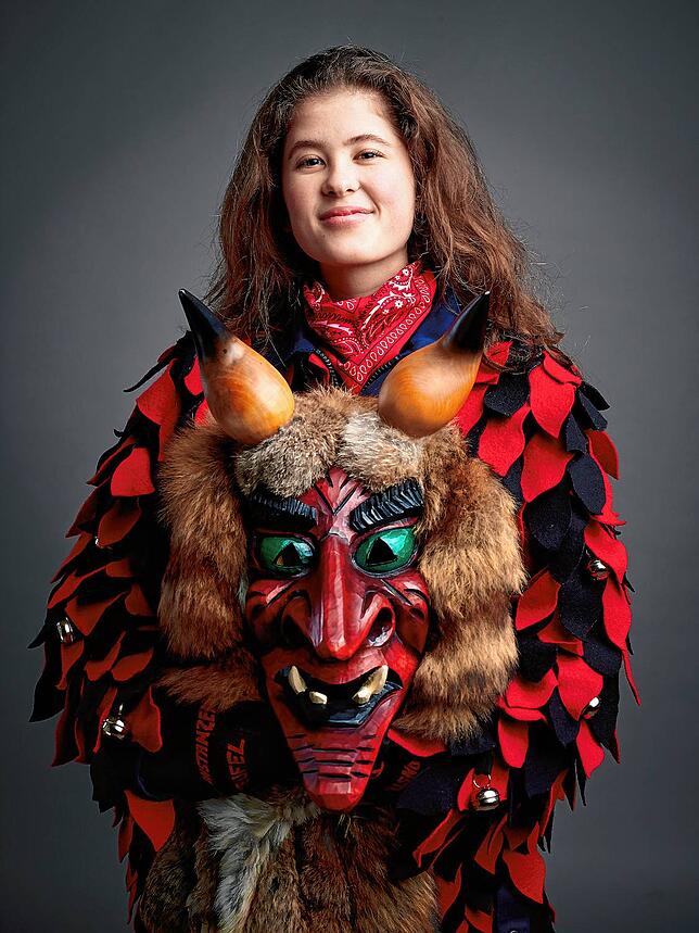 Bild 11: Wer verbirgt sich hinter der Larve? Das zeigt der erste Teil des Foto-Projekts &bdquo;Hinter der Maske&ldquo;