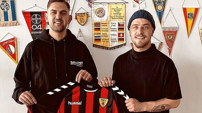 Der Nächste bitte: Sportchef Julian Jäger (rechts) präsentiert heute Romano Males, der im Sommer vom FV Lörrach-Brombach zum FSV ...