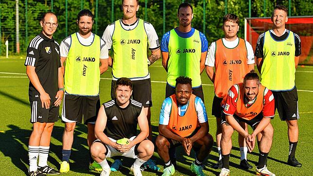 Viele neue Gesichter: Trainer Alaa Eldin Atalla (links) und sein Co-Trainer Christoph Mathis (rechts) freuen sich über die Zugänge ...