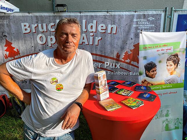 Christoph Hermann wirbt für freiwilliges soziales Engagement im Rahmen der Organisation Freunde der Erziehungskunst Rudolf Steiners. ...