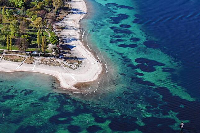 Bild 1: Bodensee oder Kroatien? Wenn Niedrigwasser atemberaubende Farben offenbart