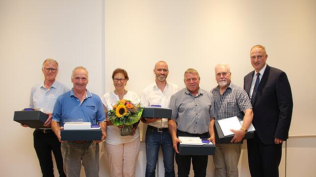 Sie scheiden aus dem Gemeinderat aus (von links): Franz Albert, Christoph Riegger, Friedel Vetter, Markus Leichenauer, Bernhard Schmid ...