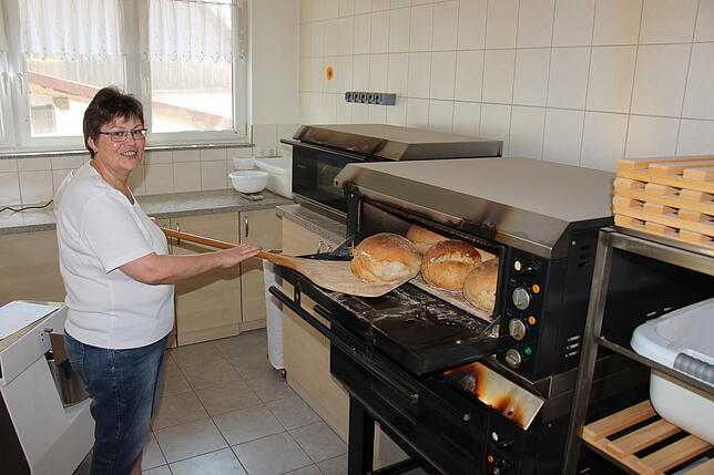 In dieser kleinen Backstube backt Christine Bäurer jeden Mittwoch und teilweise samstags ihre Brote.