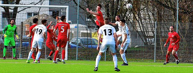 Bild 4: SV Jestetten gewinnt Kellerduell mit 3:2 gegen SV 08 Laufenburg II &ndash; und wir haben Bilder!
