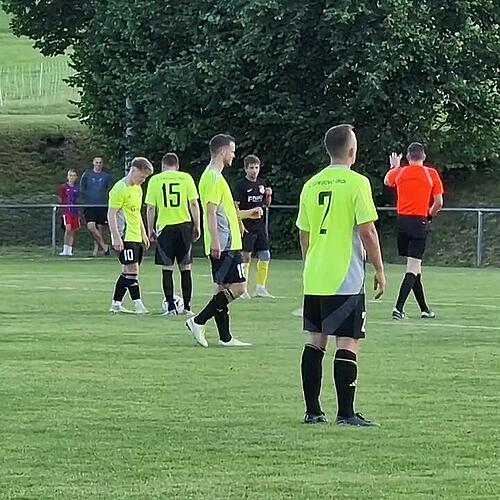 Dominik Wölfles Freistoß zum 2:2