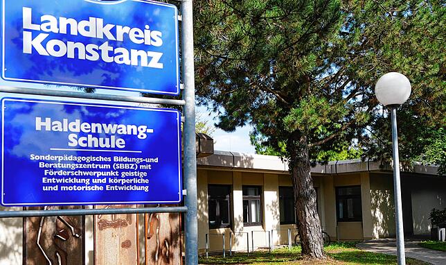 An der Haldenwang-Schule in Singen hat sich die Elterninitiative mit Vertretern von Schule und Verwaltung ausgetauscht.