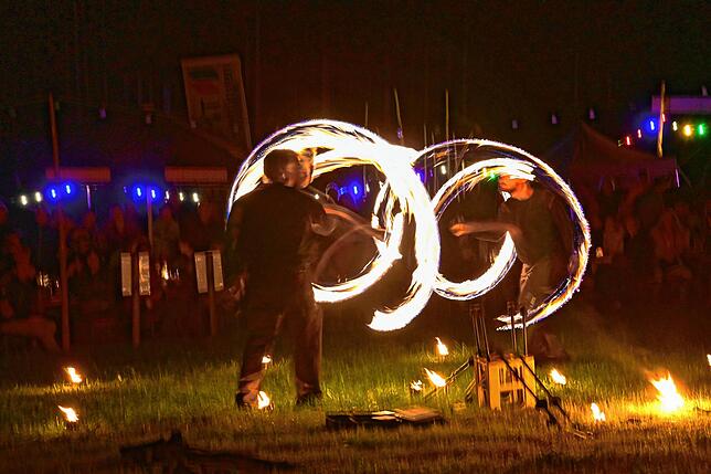 Bild 3: Röthenlochfest: Faszinierende Leuchtfiguren und gute Stimmung