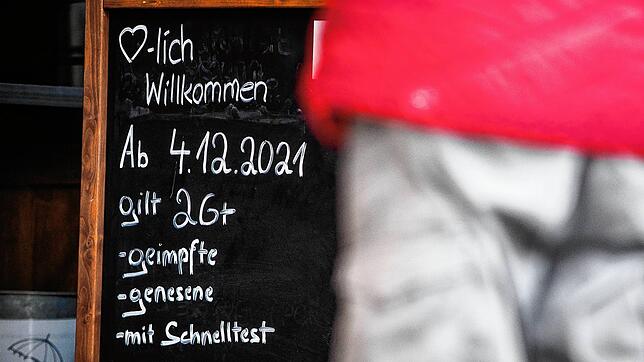 Seit Anfang Dezember gilt in der Gastronomie 2G-Plus. Da die Zahl der Intensivpatienten sinkt, könnte das gemäß der Corona-Verordnung in ...