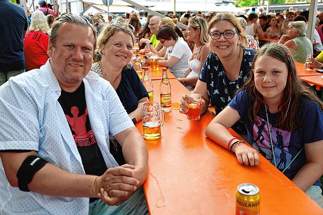 Bild 6: Zahlreiche Besucher lockt das Staader Hafenfest 2025 ans Bodenseeufer