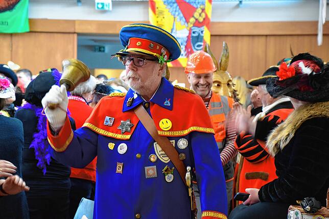 Bild 4: Bilder der letzten Entmachtung von Bürgermeister Weckbach und dem Landvogt in Fischerinnen-Kleid